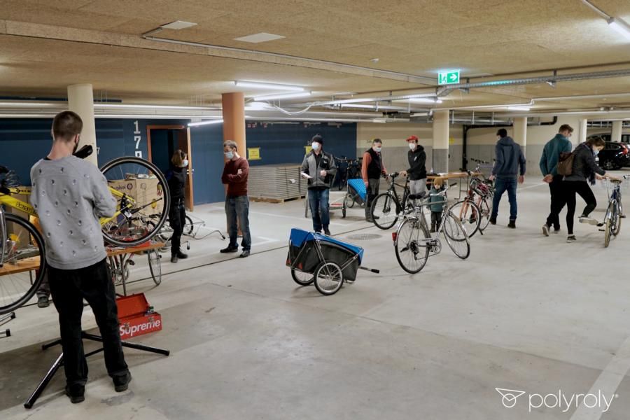 Provisorische Werkstatt in Tiefgarage von Wohnbaugenossenschaft.